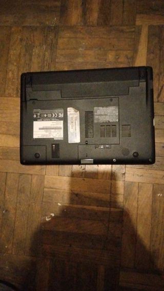Toshiba NB500 Netbook - Portátil