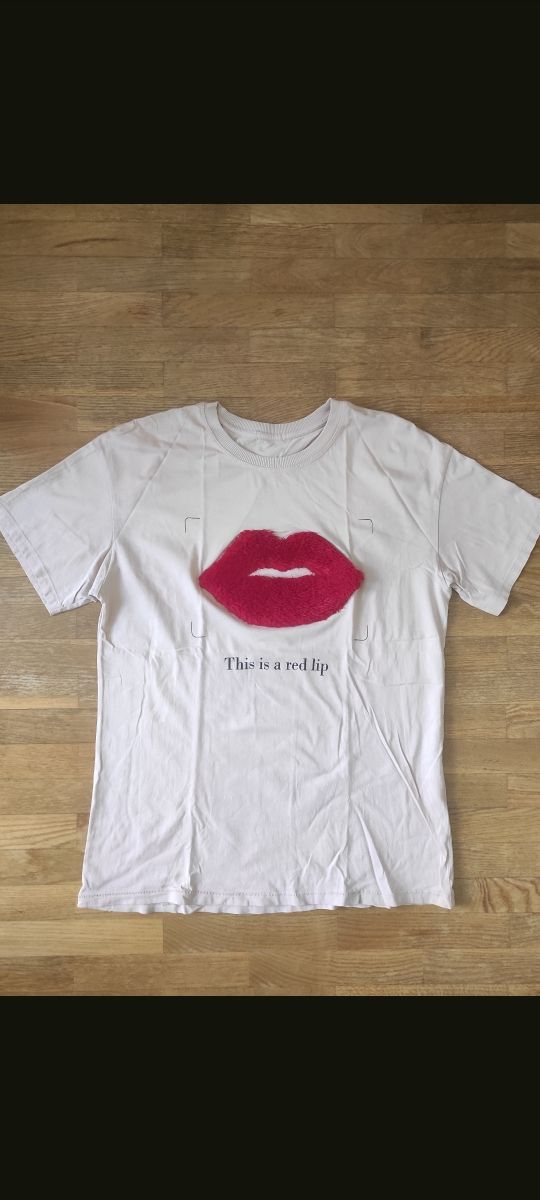Camiseta labios roja talla M