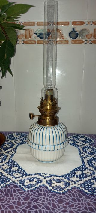 Quinqué porcelana blanca antigua