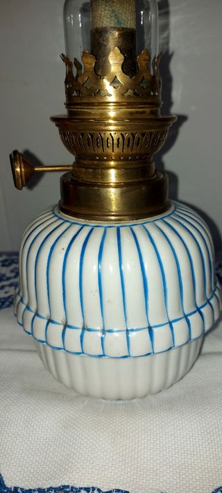 Quinqué porcelana blanca antigua