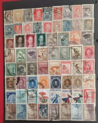 Álbum Filaplas con algo + de 900 sellos diferentes