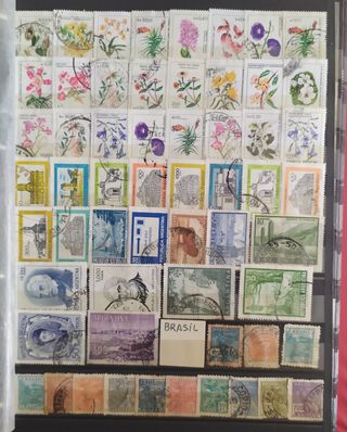 Álbum Filaplas con algo + de 900 sellos diferentes