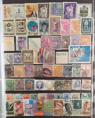 Álbum Filaplas con algo + de 900 sellos diferentes