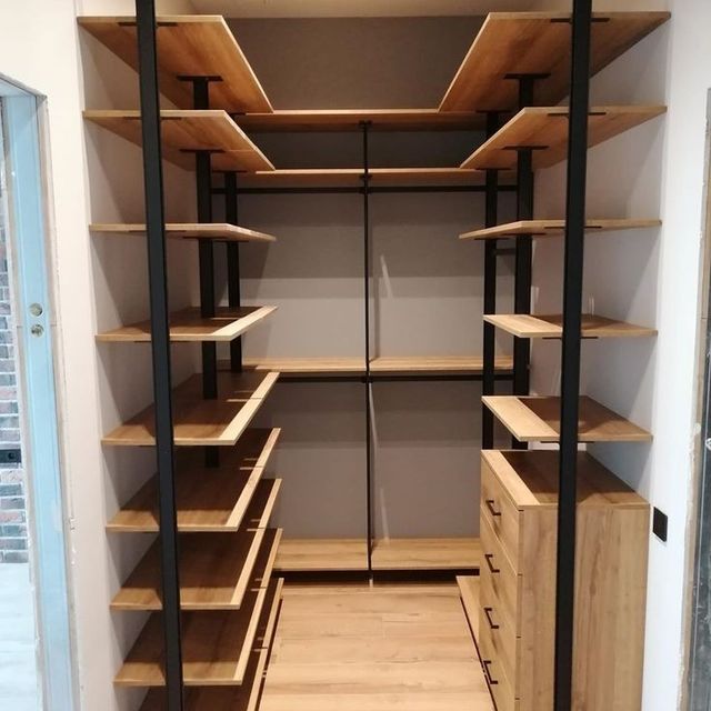 Mueble vestidor blanco y marrón
