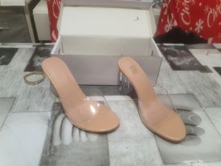 Zapatos tacón beige transparentes