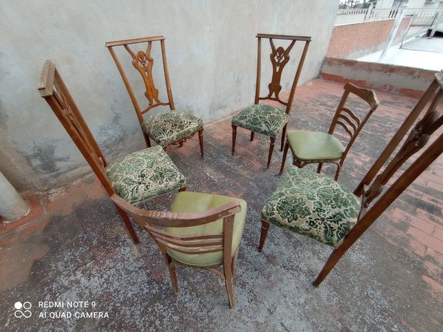 4 Vecchie sedie in legno