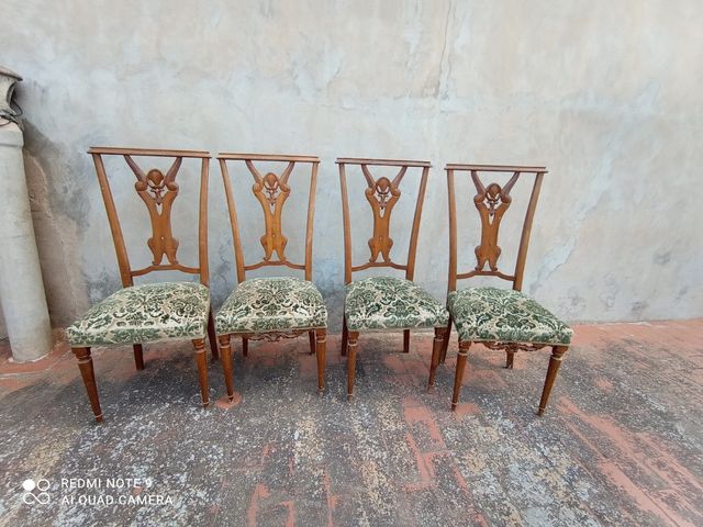 4 Vecchie sedie in legno