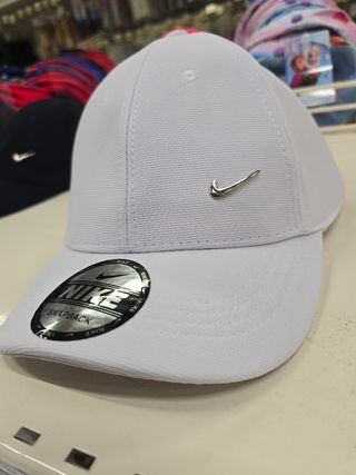 ¡OFERTA! Gorra Nike blanca snapback