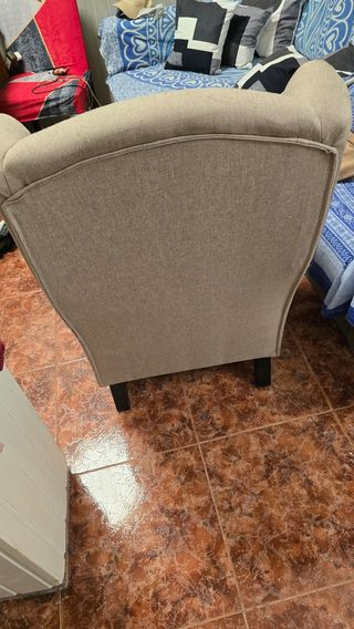 Sillón orejero beige