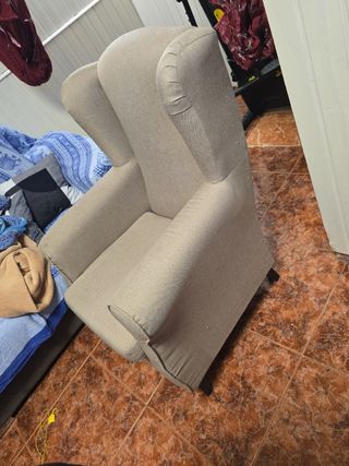 Sillón orejero beige