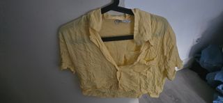 Blusa Amarilla Stradivarius T-S.