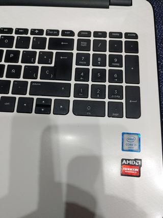 Ordenador Portátil HP i5 blanco - ¡Buen estado!
