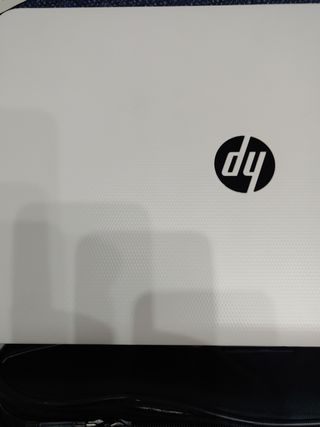 Ordenador Portátil HP i5 blanco - ¡Buen estado!