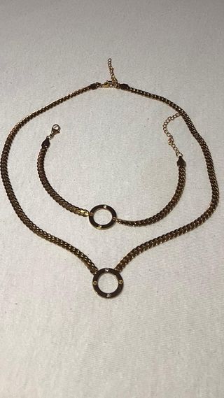 Collar Y pulsera dorados