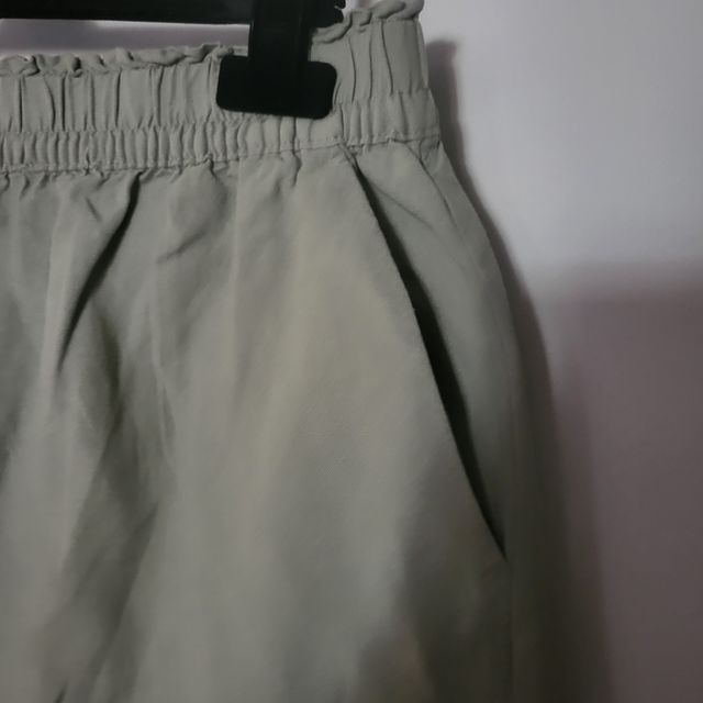 Pantalón corto verde agua con goma en cintura  - M