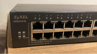 Switch Zyxel XGS2210-52 12 puertos