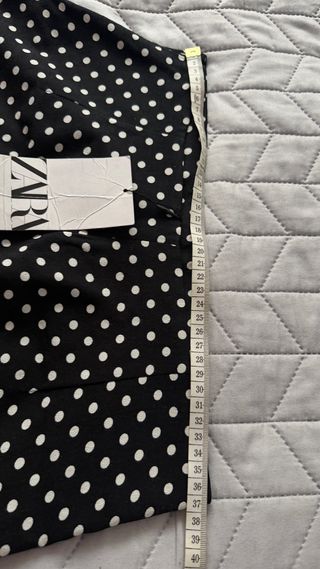 Shorts lunares blanco y negro