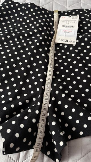 Shorts lunares blanco y negro