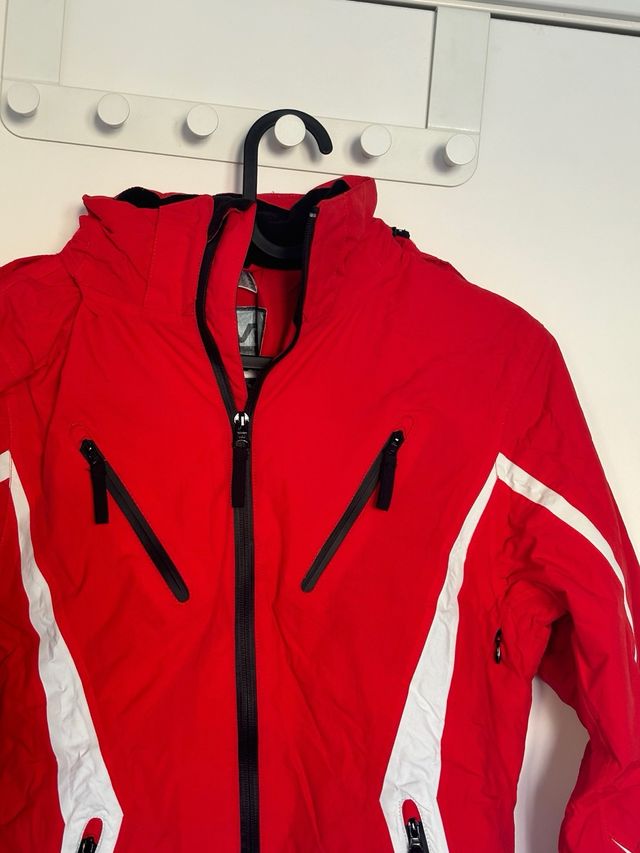 Chaqueta esquí roja y blanca