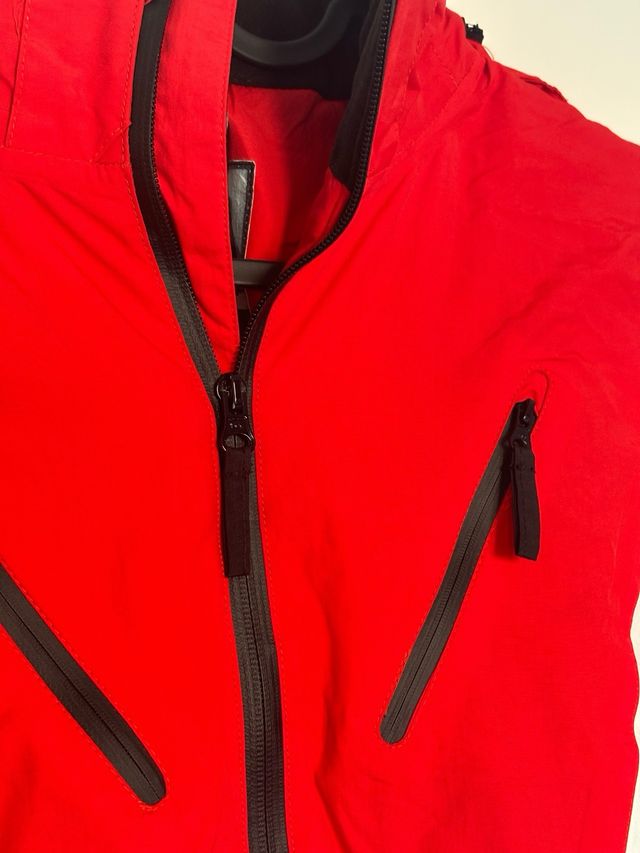 Chaqueta esquí roja y blanca