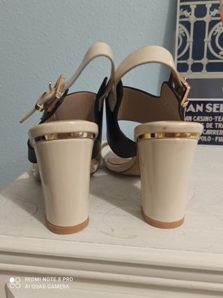 Sandalias tacón beige-negro, talla 38