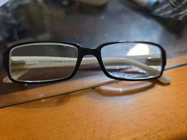 Óculos Vogue - Armação preta e branca