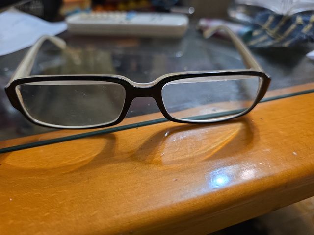 Óculos Vogue - Armação preta e branca