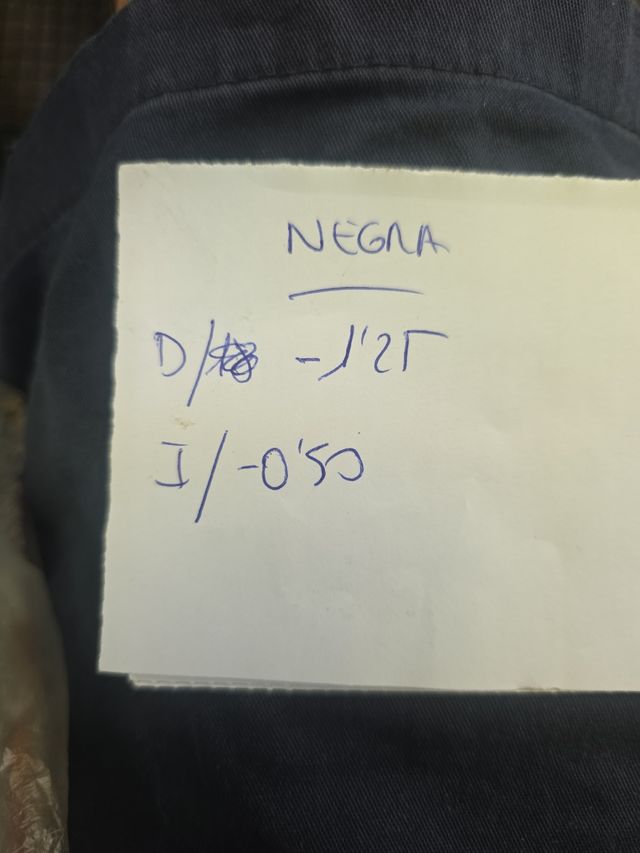 Óculos Vogue - Armação preta e branca