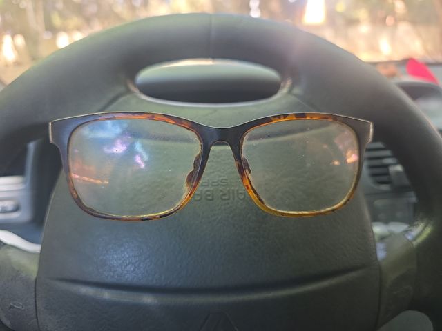 Óculos Vogue - Armação preta e branca