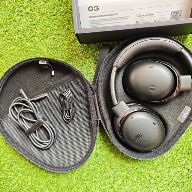 Auriculares JBL Tour One M3 2025