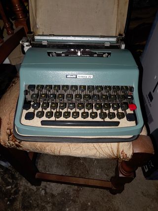 Olivetti Lettera 32: Máquina de escribir