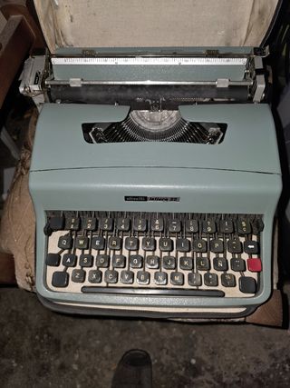 Olivetti Lettera 32: Máquina de escribir