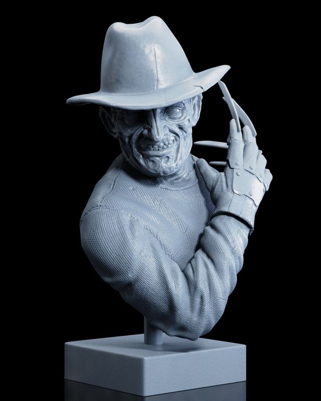 Figura di Freddy Krueger in resina dipinta a mano