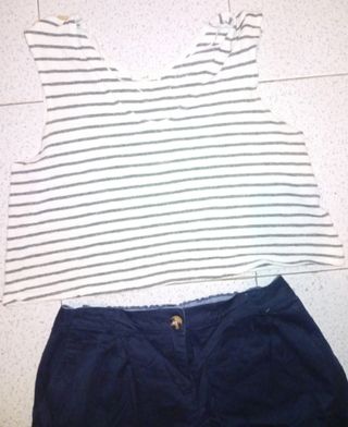 Conjunto top de rayas y minifalda azul