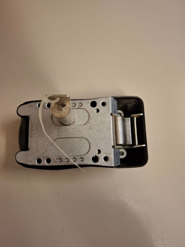 CISA elettroserratura con pulsante, pari al nuovo