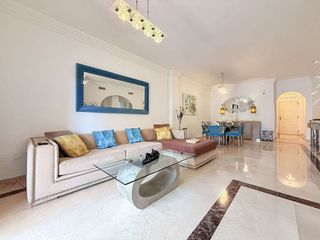 Piso en venta en Puerto Banús en Marbella