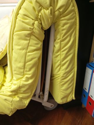 Sofá cama amarillo plegable