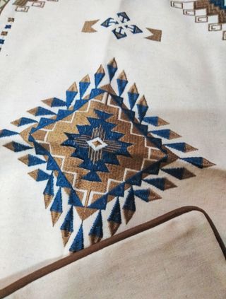 2pzs.Fundas cojines bordadas.Beige/Azul. 70% Lino.