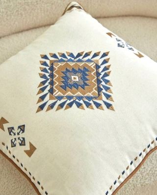 2pzs.Fundas cojines bordadas.Beige/Azul. 70% Lino.