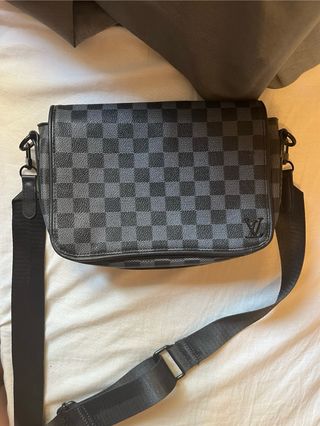 Bandolera Louis Vuitton Damier Graphite.