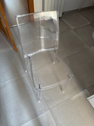 4 Sillas acrílicas transparentes
