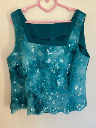 Top turquesa con lentejuelas
