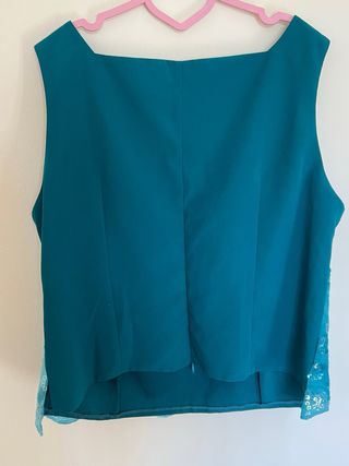Top turquesa con lentejuelas