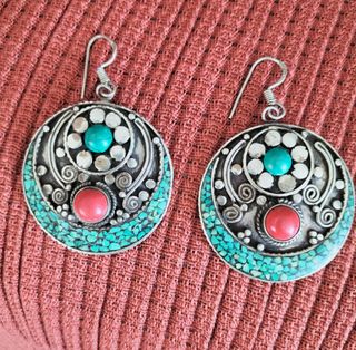 Pendientes de plata con turquesa y coral tibetano