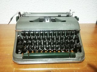 Máquina escribir Olympia antigua