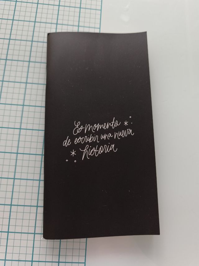 Cuaderno negro Midori - lora bailora