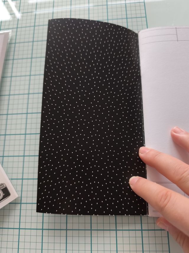 Cuaderno negro Midori - lora bailora