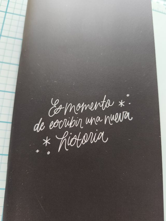 Cuaderno negro Midori - lora bailora
