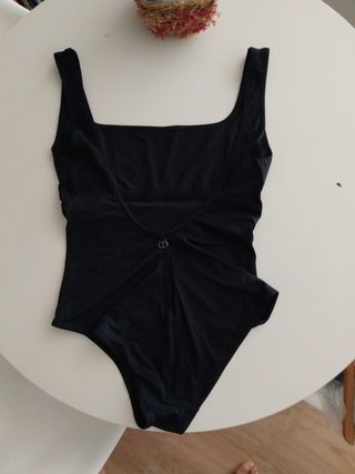 Bañador negro favorecedor