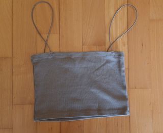 Crop top de tirantes gris de Pull & Bear